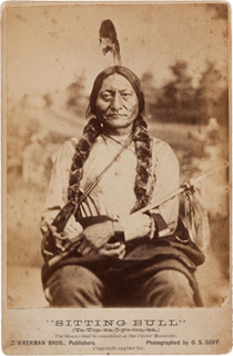 Sitting Bull în 1881. Autor foto Orlando Scott Goff, Bismarck, Dakota Territory, Wikipedia.