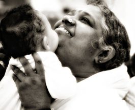 Mata Amritanandamayi despre Sine